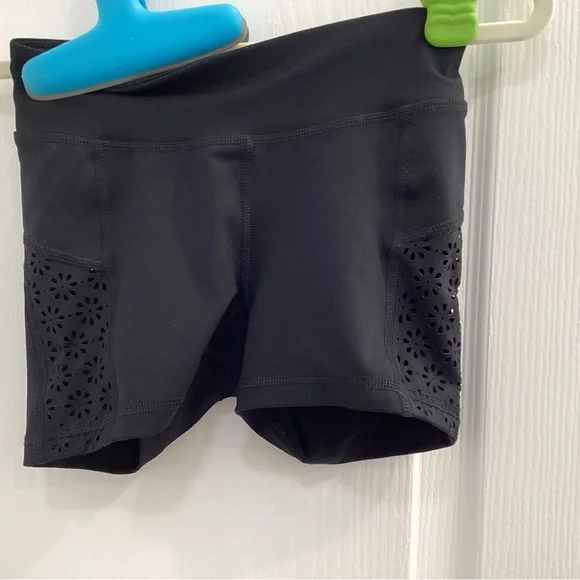 AERO Black shorts - Picture 3 of 5